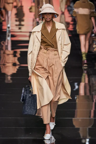 Look 25
